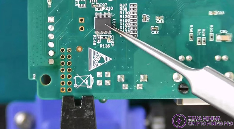 align the pin of LM75A with solder pad
