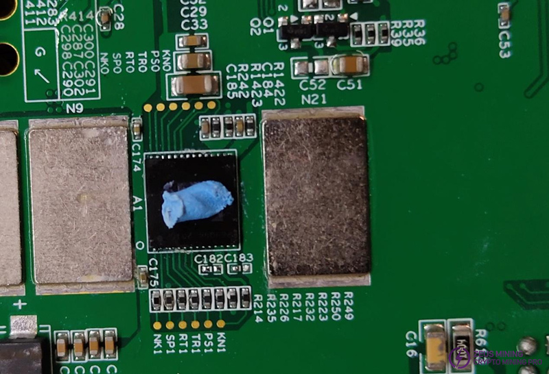 Apply thermal grease to KS0 ASIC chip